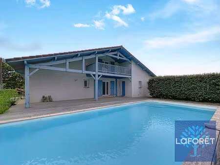 maison style landaise avec piscine et vue campagne