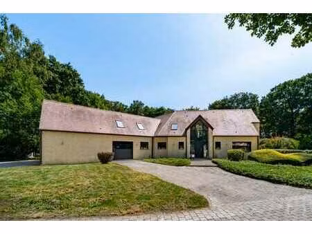 villa haut de gamme dans quartier prisé