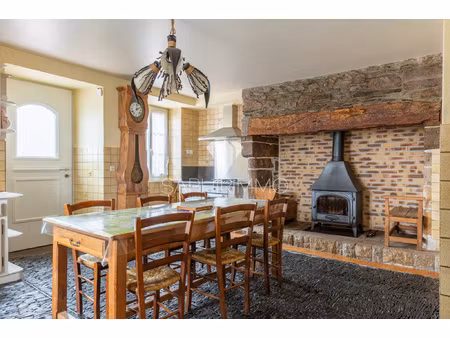 maison d'habitation en pierre 4 pièces - 112m2 - au coeur du