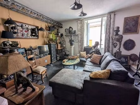 jolie maison de ville sur deux niveaux  au calme  au monastère