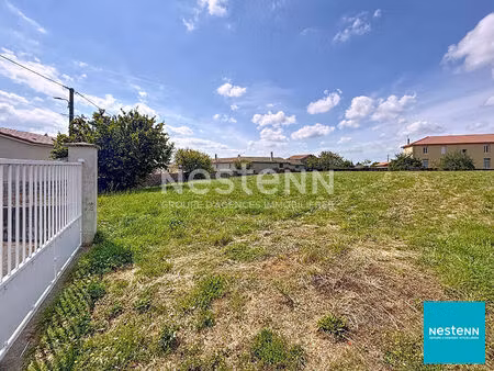 a 15 minutes de feurs terrain constructible de 2738 m2 à montchal au coeur du village