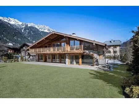 chalet neuf avec 5 chambres - situé dans le centre de chamonix