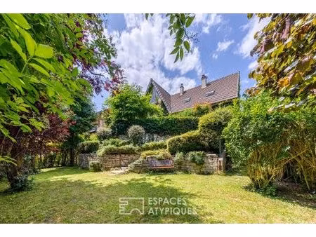 maison familiale avec terrasse et jardin bucolique au calme absolu