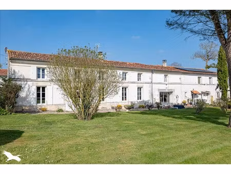 vente maison 8 pièces 255 m² à la vergne (17400)  389 610 €