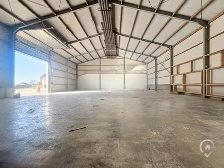 vaste espace de stockage à louer situé à la ferme de happe