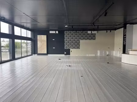 location commerce migne auxances 750 m²