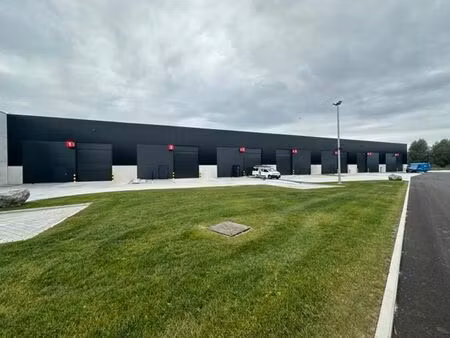 entrepôt neuf de 288m² + 50m² de bureaux intégrés