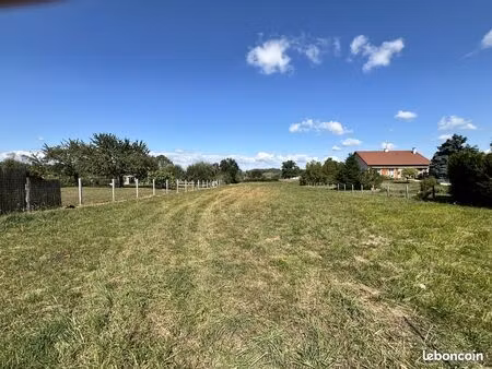 terrain 2052 m² saint-gérand-le-puy