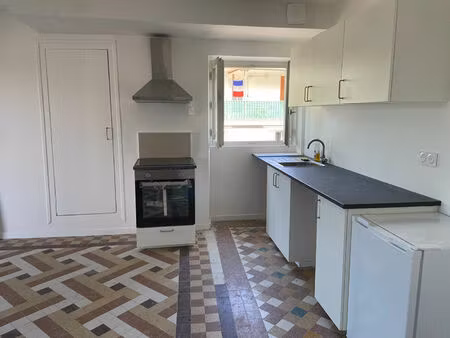 à louer ? appartement t2 lumineux de 38.21m² au coeur de volonne (04290)