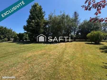 terrain 1400 m² branne