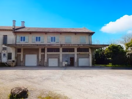 immeuble 3 pièces 244 m²