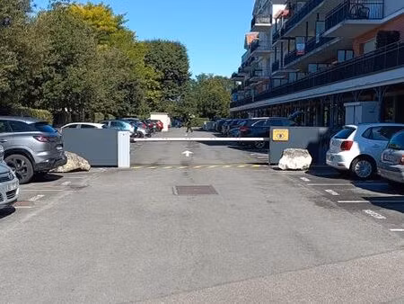 parking extérieur sécurisé