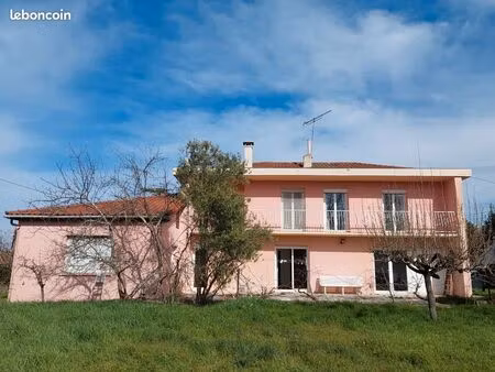 lapeyrouse-fossat - maison t6/7 de 203 m² sur parcelle de 814 m²