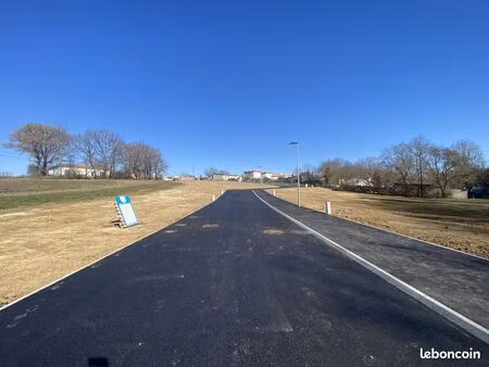 terrain 570 m² saint-clar-de-rivière