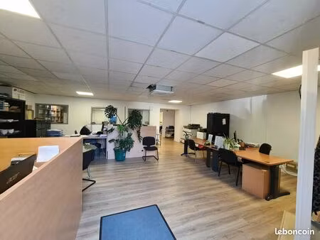 bureaux 183 m²