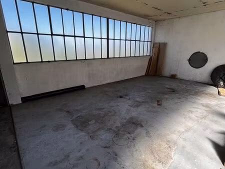 parking/box 80 m² angouleme