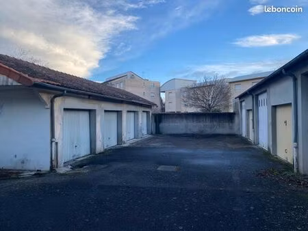 lot de 18 garages loués  près de la gare sncf
