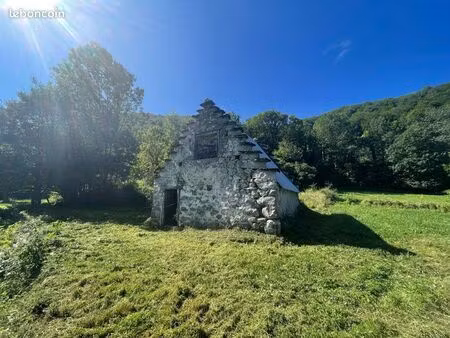 grange typique à pas d’oiseaux
