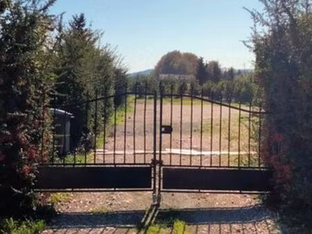 terrain clôturé arboré eau edf bord de route