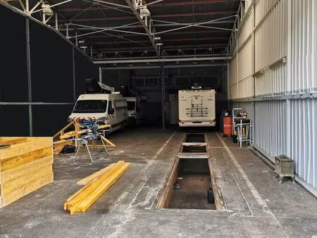 local commercial/entrepôt/ 270m2