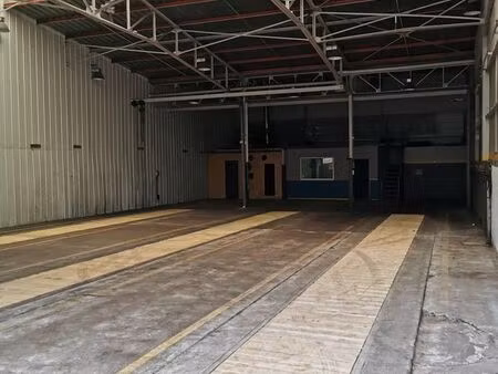 local commercial/entrepôt/ 540m2