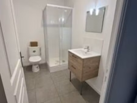 t2 meublé avec cour privative