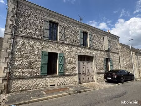 maison 9 pièces 274 m²