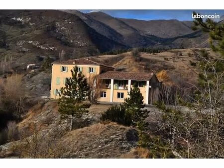 vente de fonds de commerce – gîte touristique de grande capacité en provence – tartonne (0