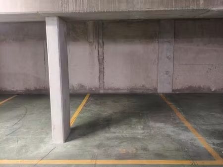 à louer – place de parking sécurisée en sous-sol
