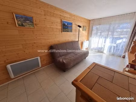 studio 1 pièce 27 m²