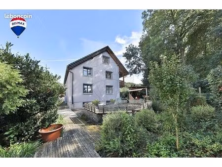 maison 10 pièces 252 m²