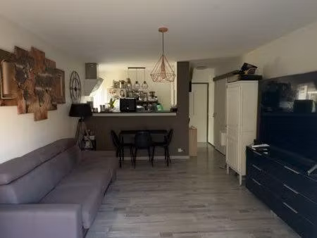 appartement t2 six fours les plages 42 m2 proche de tous commerce