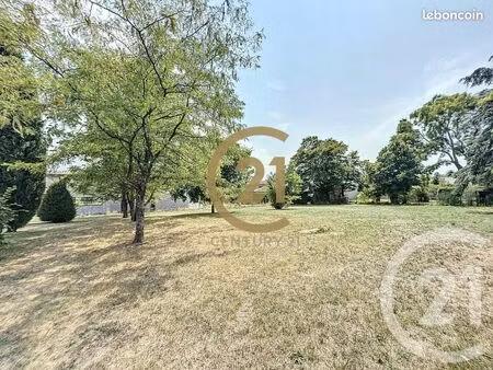 terrain 1 037 m² vourles