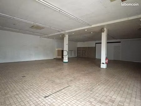 local 180 m² capendu