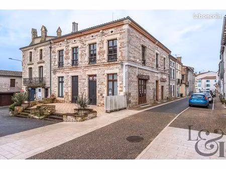 maison 12 pièces 597 m²