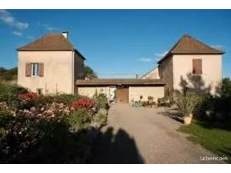 viager : gîte et 7 hectares de terrain