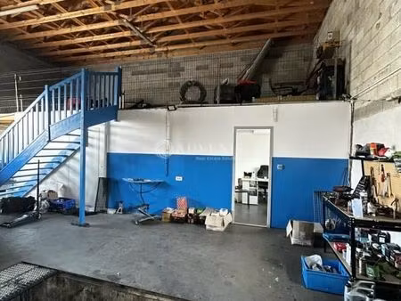 local logistique 150 m²