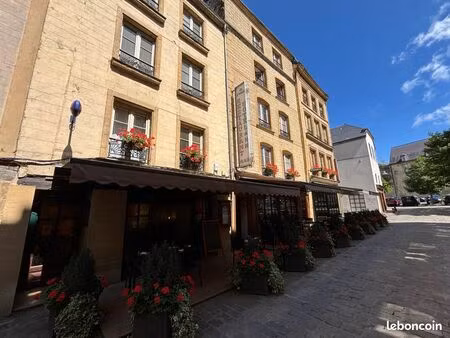 local commercial 1700 m² sedan