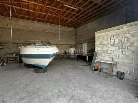 local logistique 270 m²