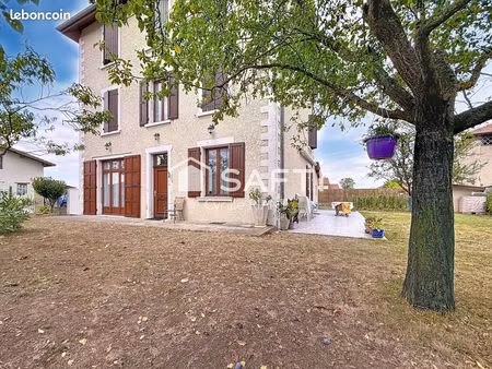 propriété 8 pièces 221 m²