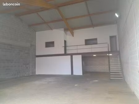 local 250 m² ustaritz