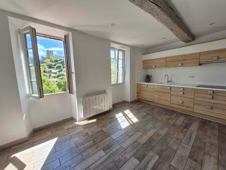 a tourrettes  appartement duplex