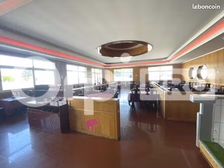 local commercial 768 m²