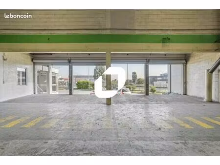 local industriel 2 026 m²