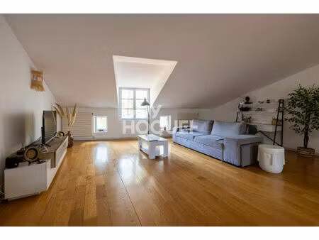 mozac - appartement de caractère  3 chambres  places de parking.