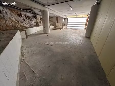 parking/box 1 pièce 119 m²