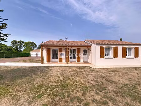plain pied quatre garages jardin