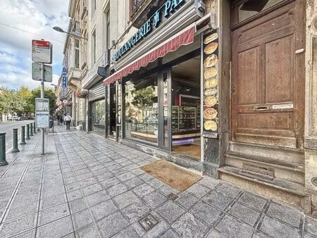 rez-de-chaussée commercial – 140 m²