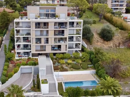nice - corniche fleurie - appartement trois pièces 62m² résidence avec piscine et double g