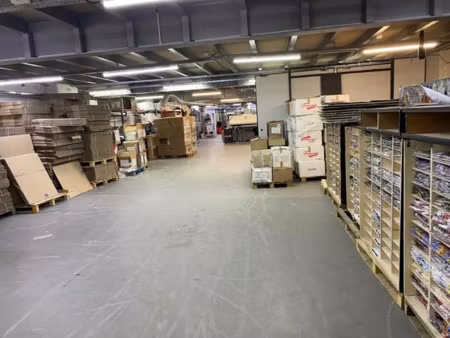 locaux fonctionnels adaptés pour une activité tertiare à caractère industriel